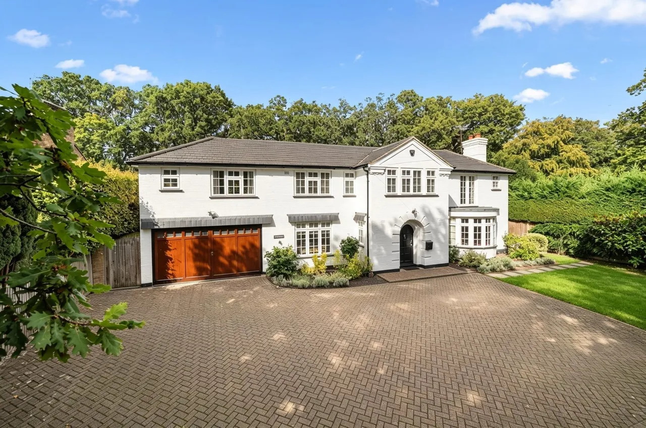 5 bed house for sale, Blackdown Avenue, Pyrford, GU22