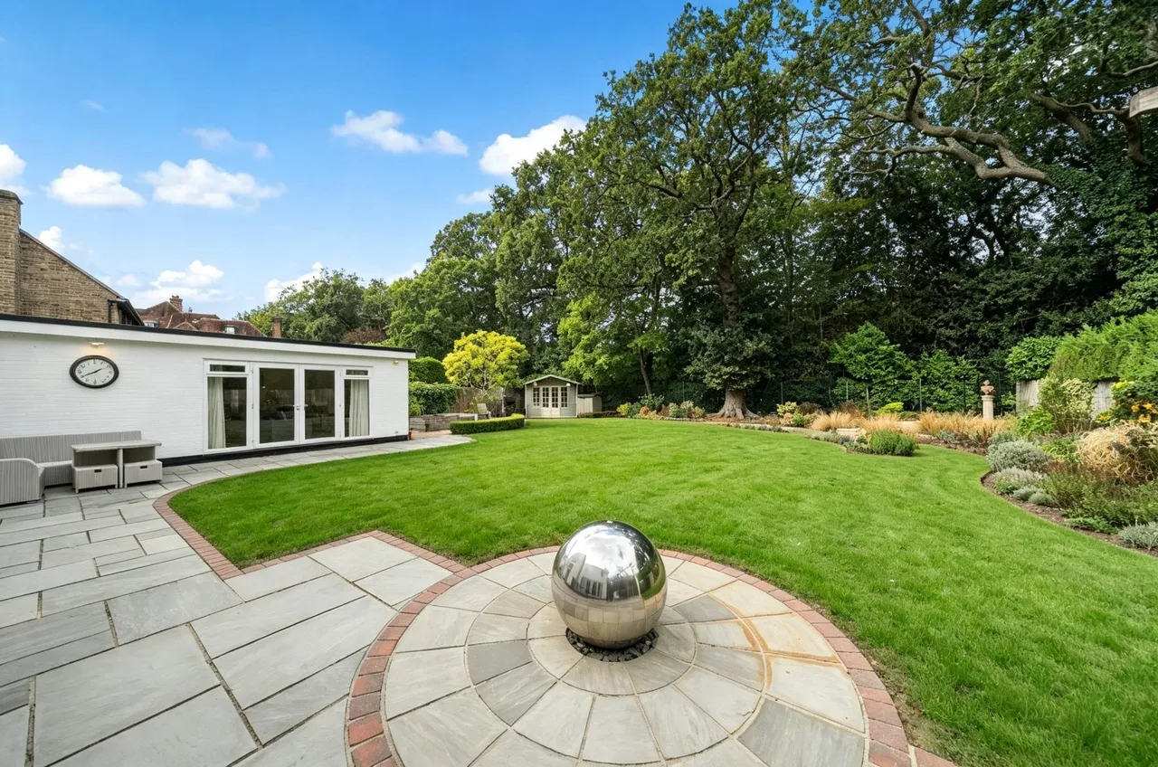 Blackdown Avenue, Pyrford, GU22, photo 4