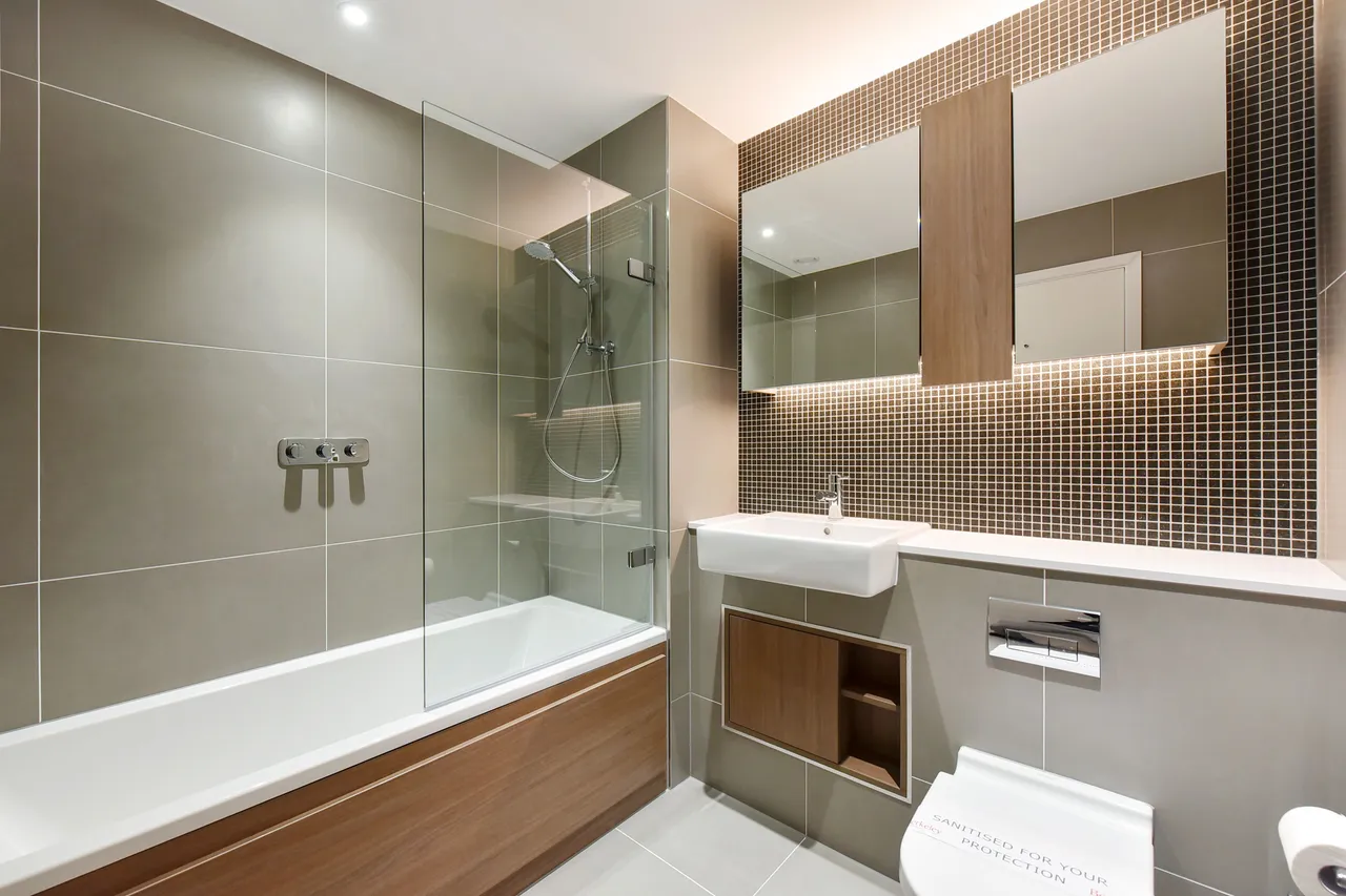 Flat 35, Skylark Point, 48 Newnton Close, London, photo 5