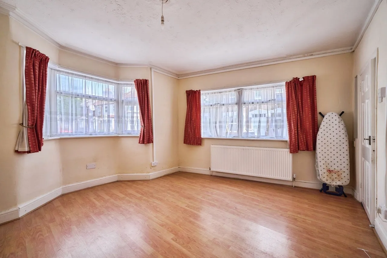 Selby Road, London, E13, photo 2
