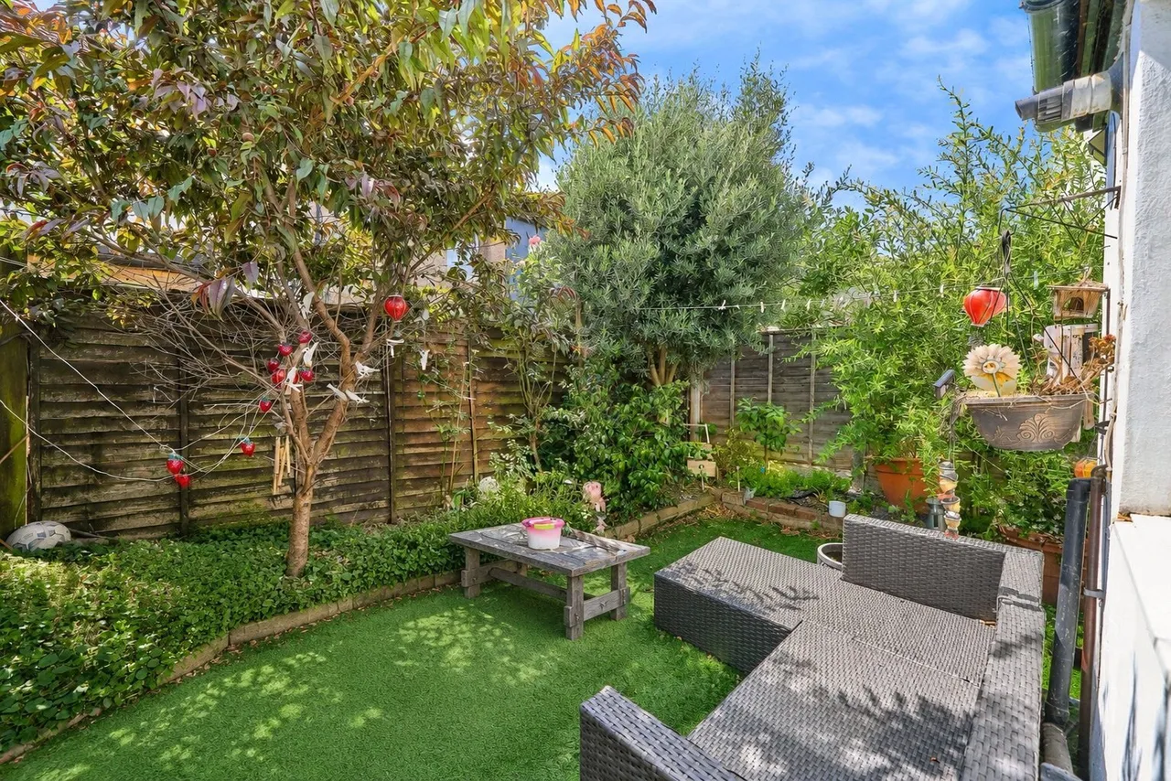 Selby Road, London, E13, photo 22