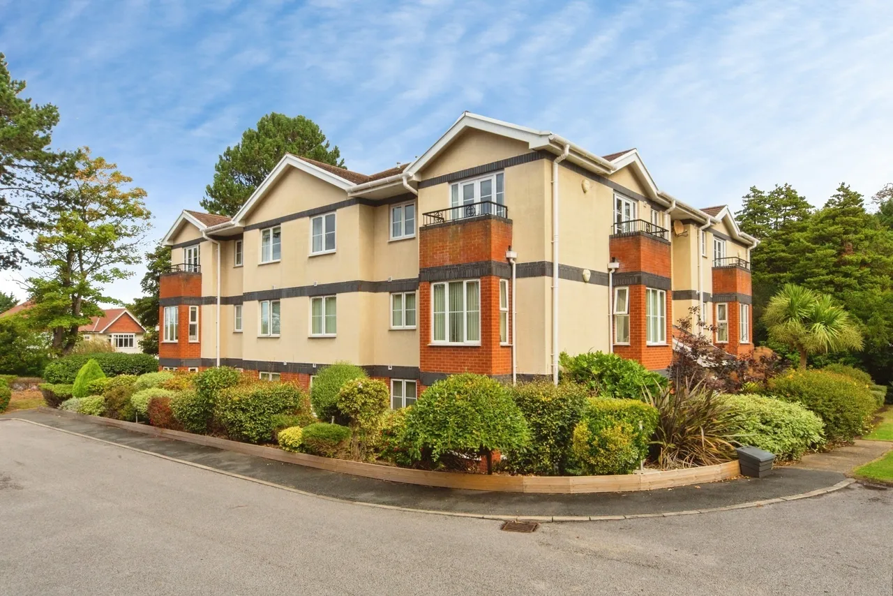 2 bed flat for sale, Prenton Lane, Prenton, CH42