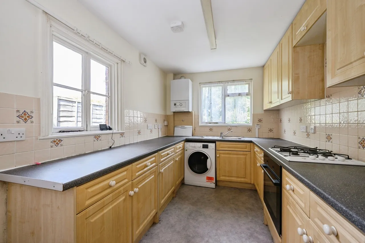 Little Roke Avenue, Kenley, CR8, photo 4