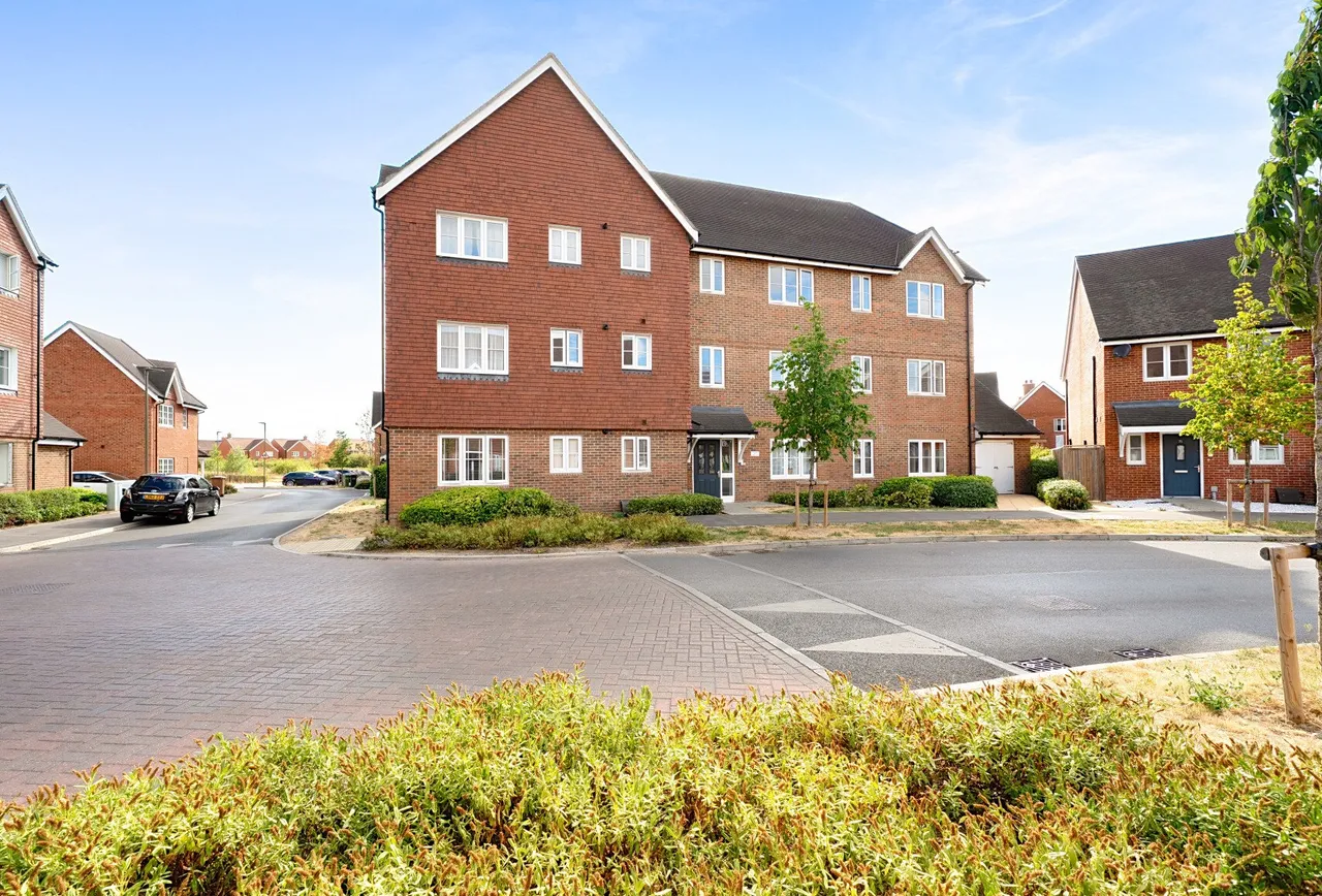 Gainsborough Court, Horley, 73, RH6 8QN, photo 4