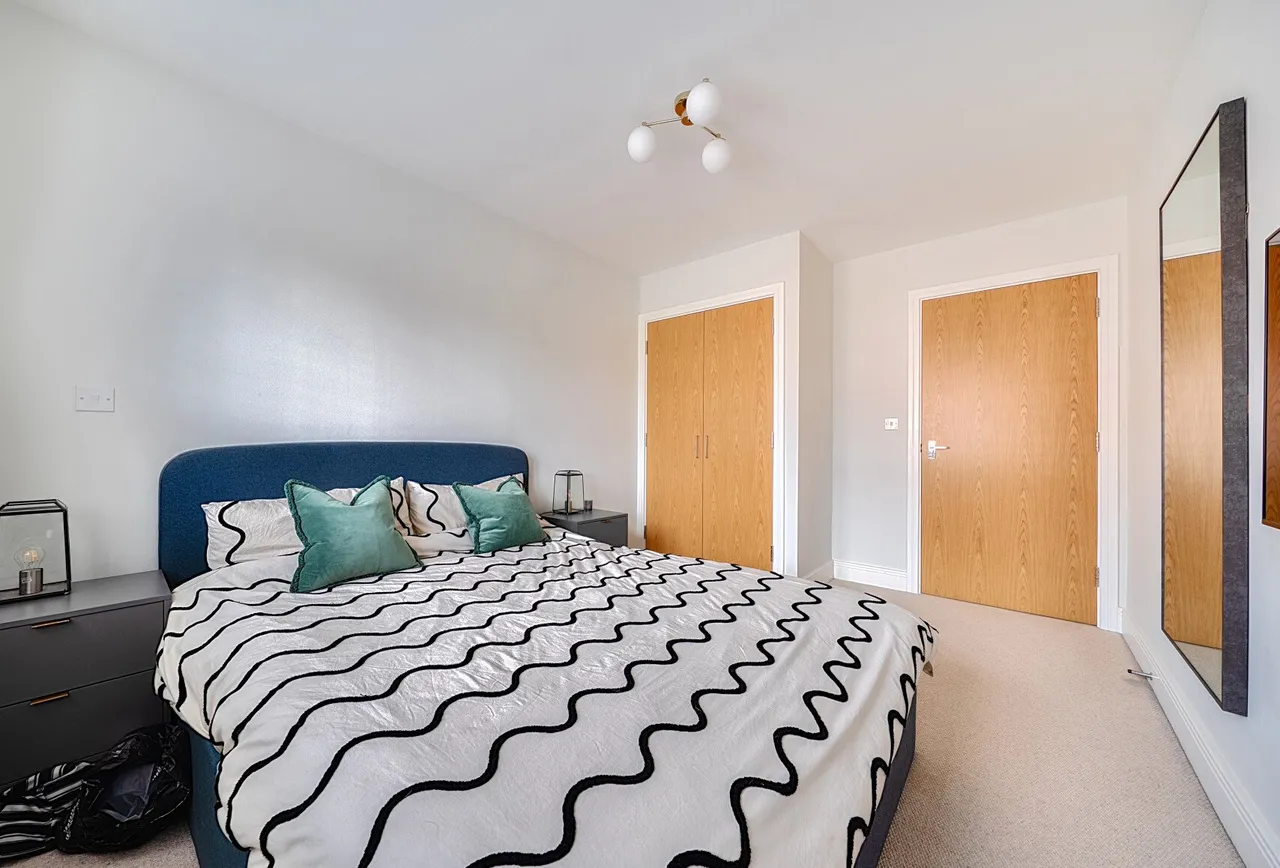 Gainsborough Court, Horley, 73, RH6 8QN, photo 2