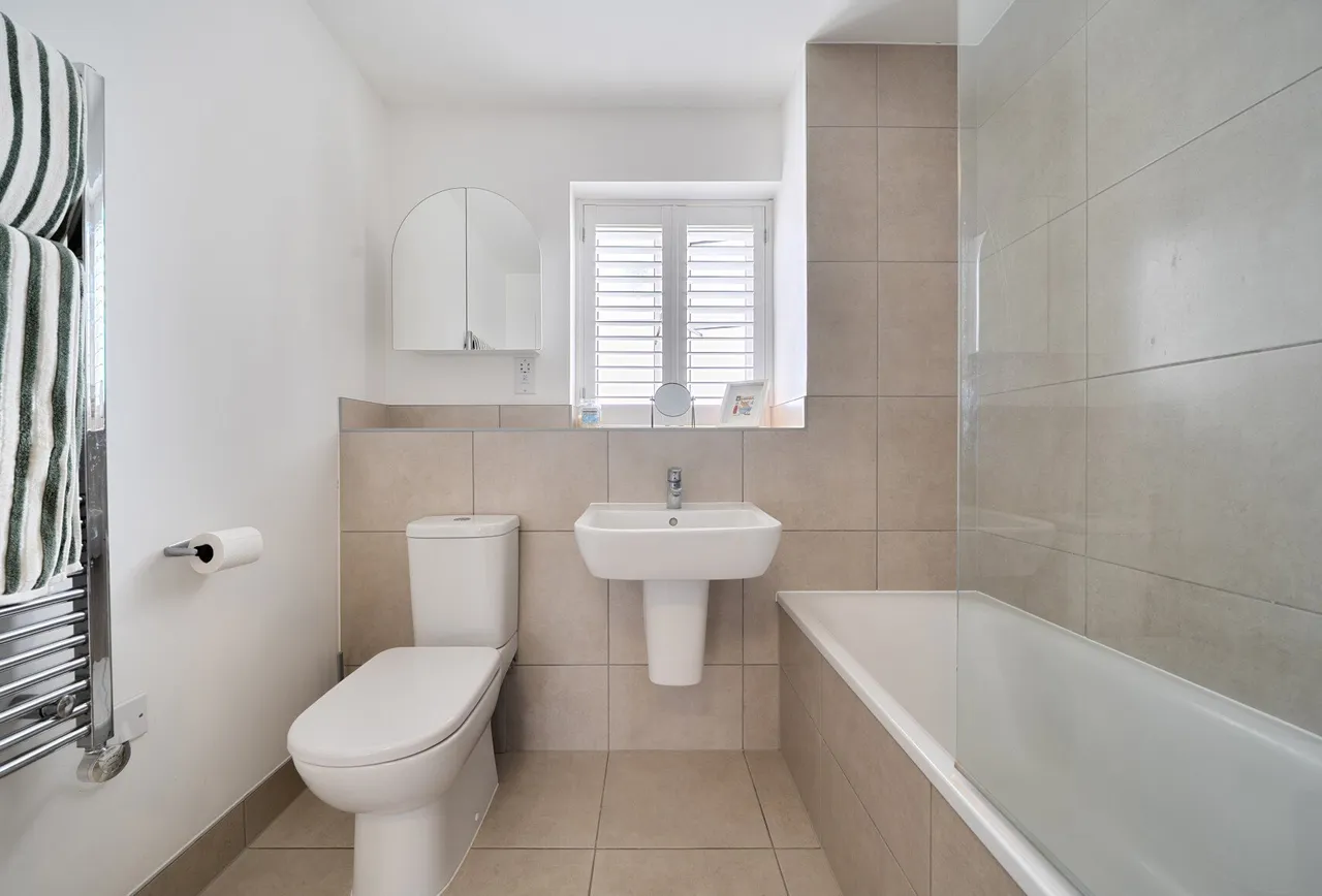 Gainsborough Court, Horley, 73, RH6 8QN, photo 3