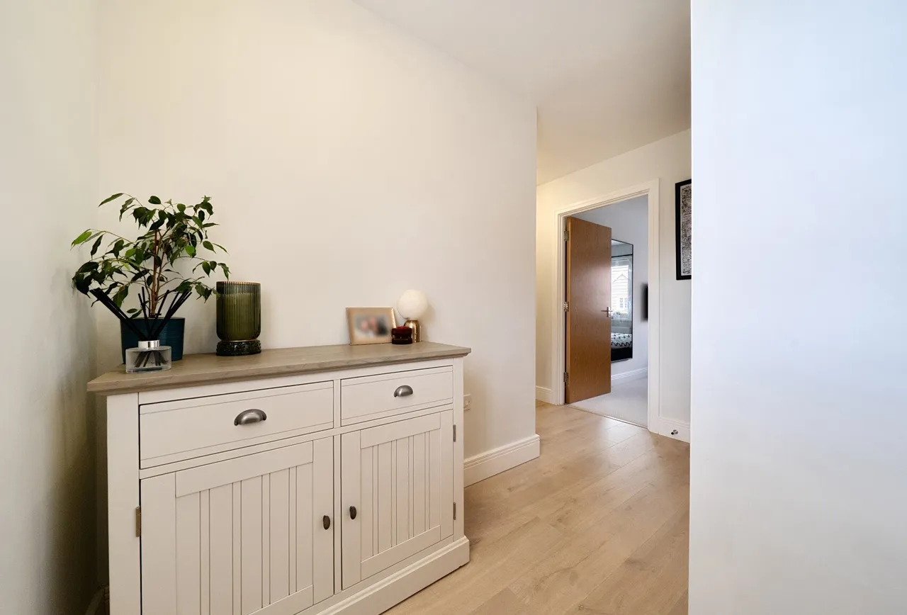 Gainsborough Court, Horley, 73, RH6 8QN, photo 10
