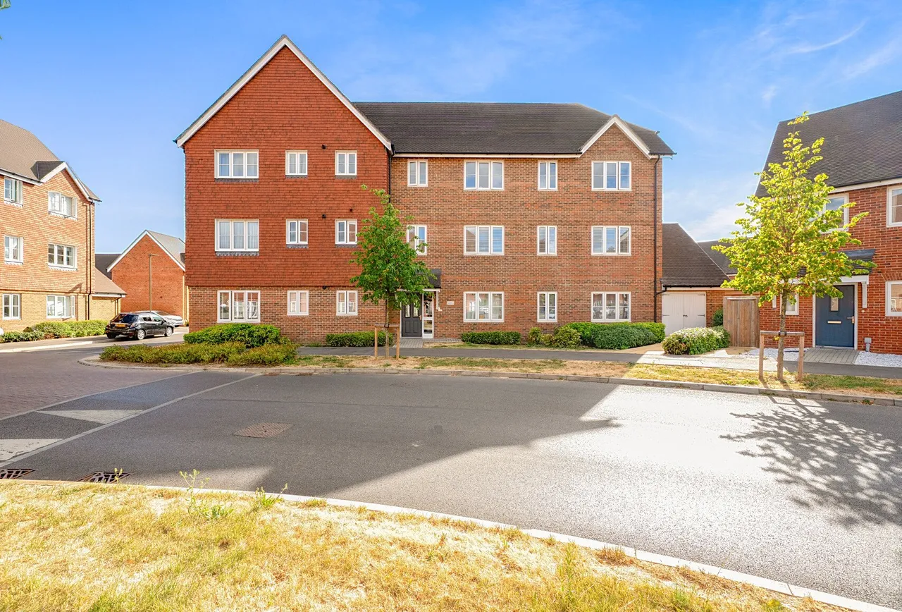 Gainsborough Court, Horley, 73, RH6 8QN, photo 19