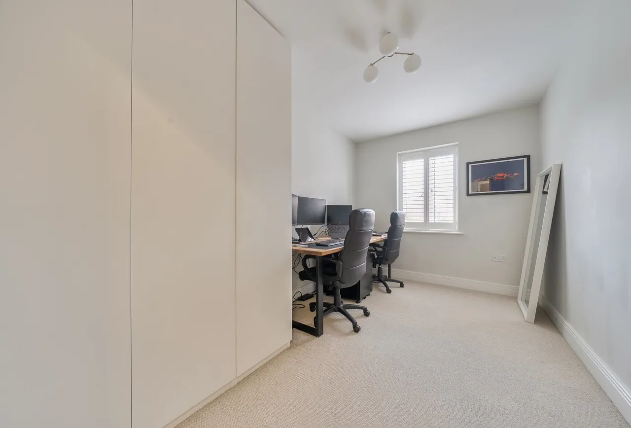 Gainsborough Court, Horley, 73, RH6 8QN, photo 9