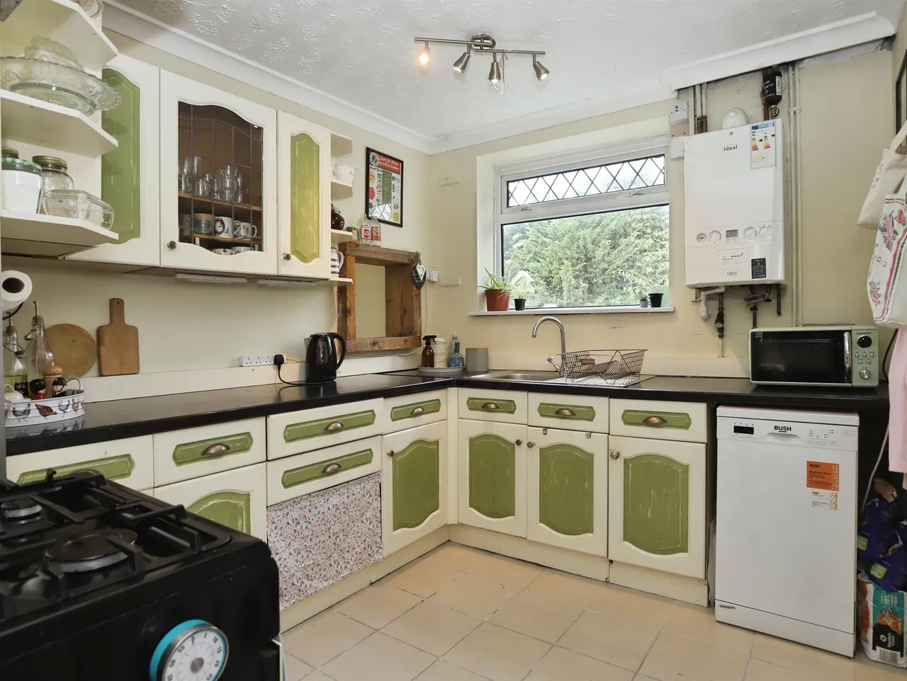 Lon Yr Awel PONTYCLUN, CF72, photo 8