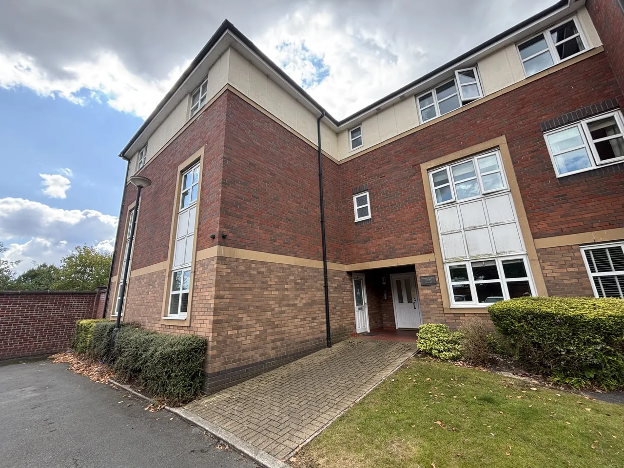 2 bed flat to rent — Kingfisher Court, Beamont Drive, Preston, Lancashire, PR1 8UG