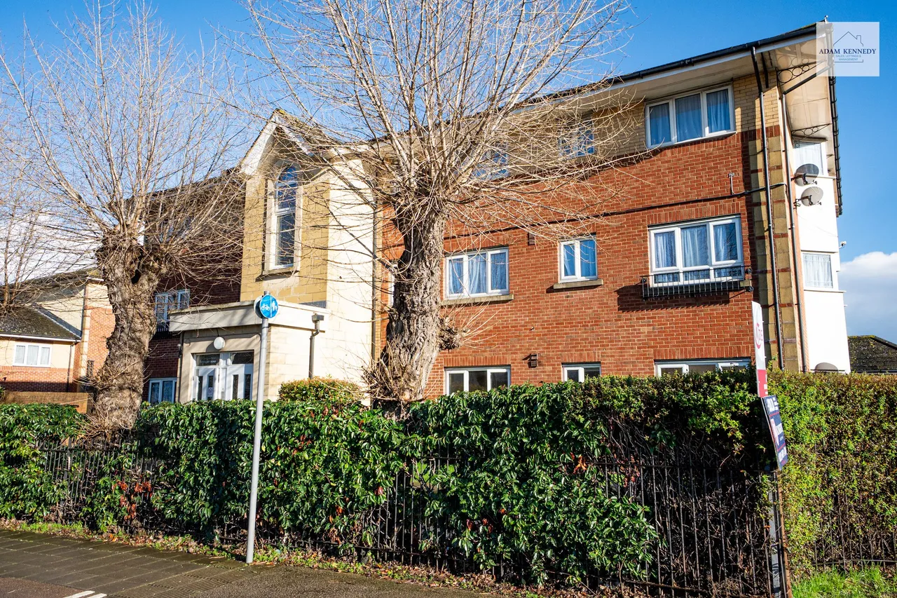 12 Hennessy Road, London, N9 0XQ, photo 2
