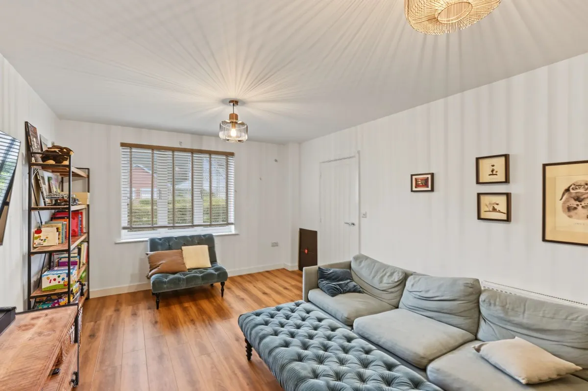 Larnach Drive, Kentford, CB8, photo 7