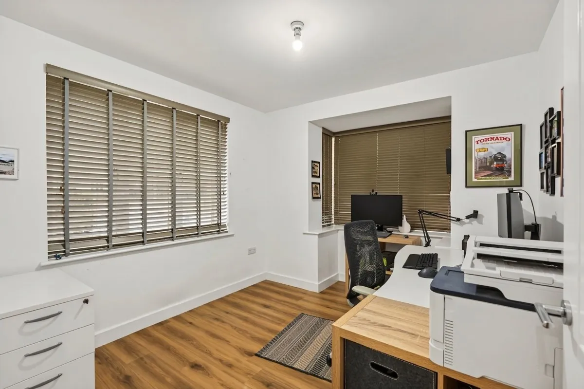 Larnach Drive, Kentford, CB8, photo 8