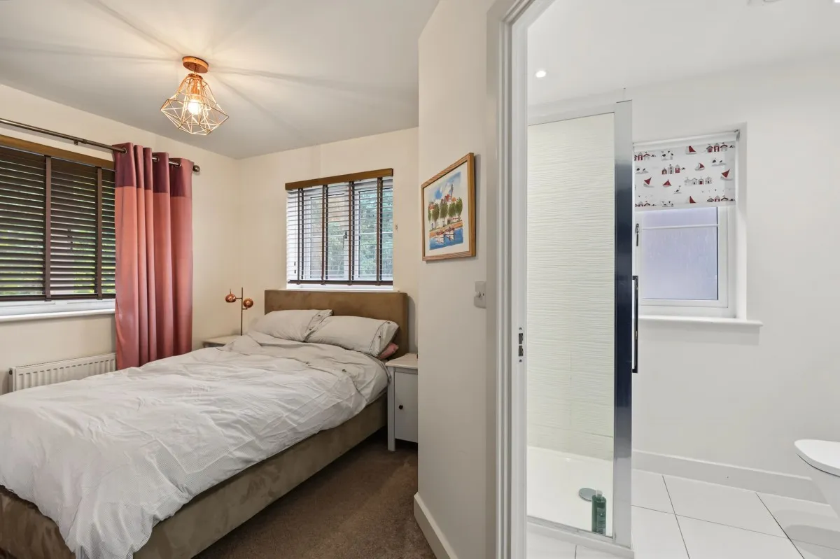Larnach Drive, Kentford, CB8, photo 9