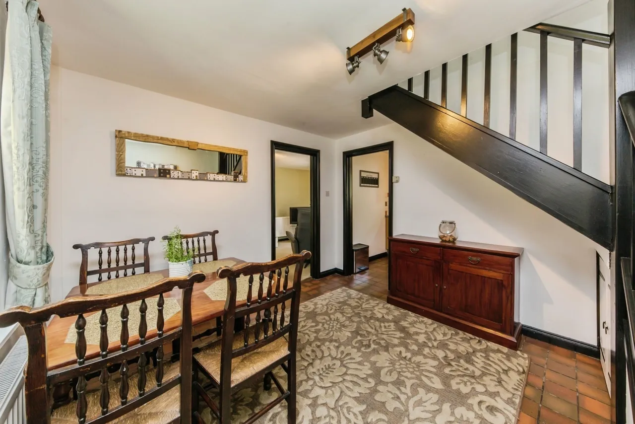 Langley Hall Close, Langley, SK11, photo 5