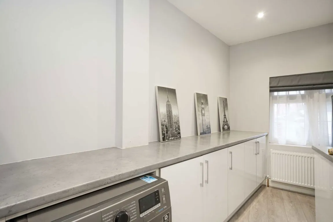 Downs View, TW7, photo 9