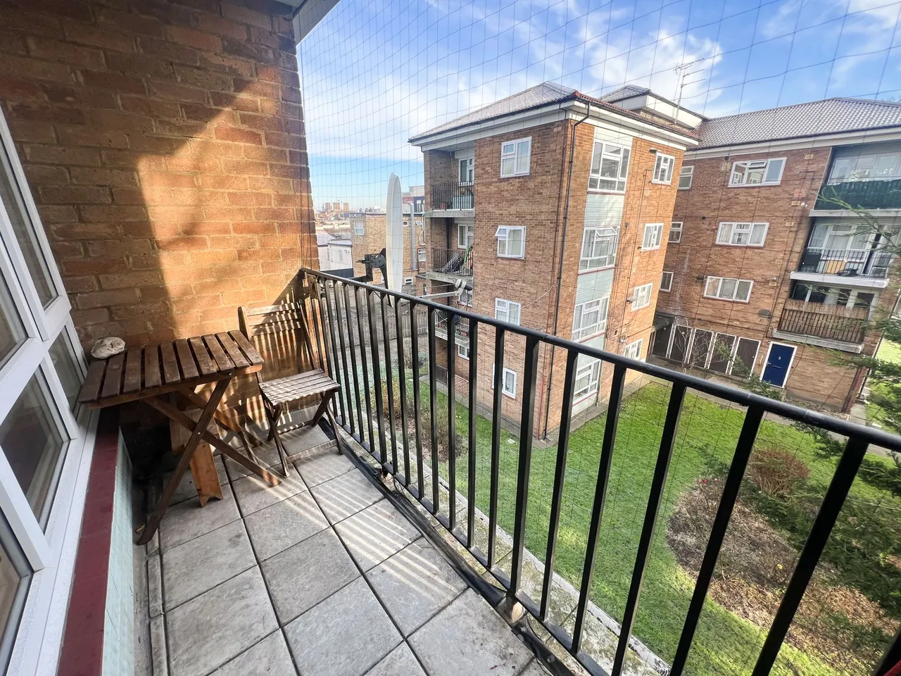 Dale Court Grove, Hill, E18, photo 11