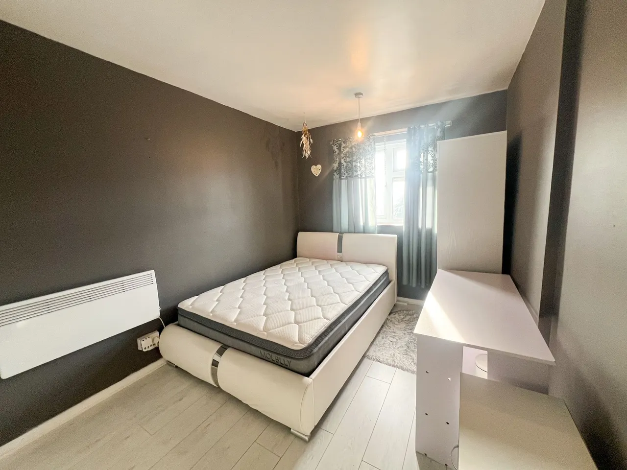Dale Court Grove, Hill, E18, photo 7