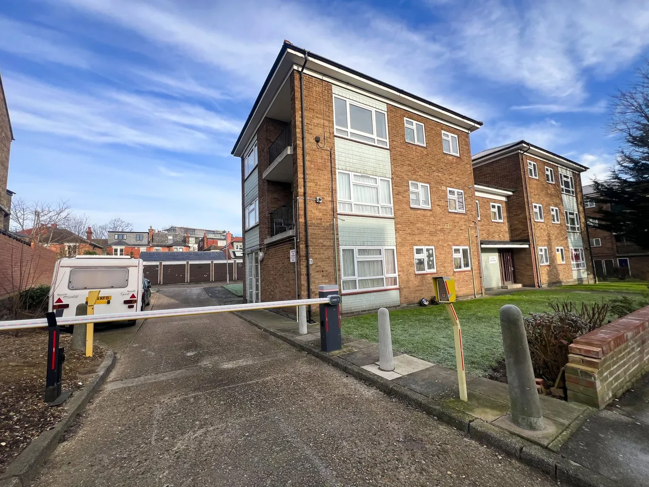 Dale Court Grove, Hill, E18, photo 12