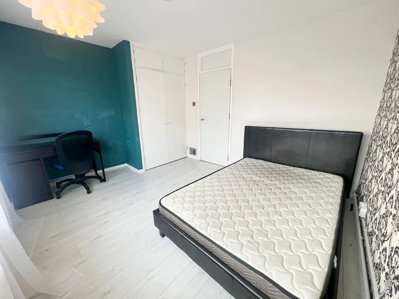 Dale Court Grove, Hill, E18, photo 8