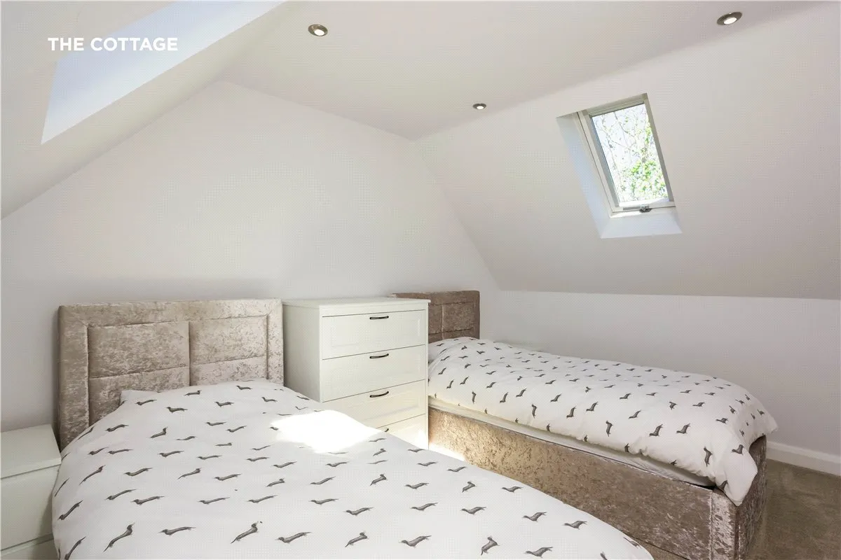 Layton Lane, Rawdon, LS19, photo 15