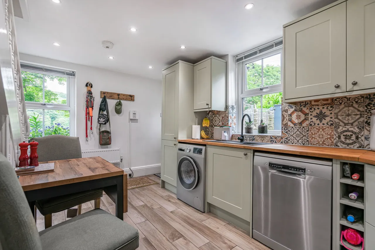 Oldham Road, Rishworth, HX6, photo 6