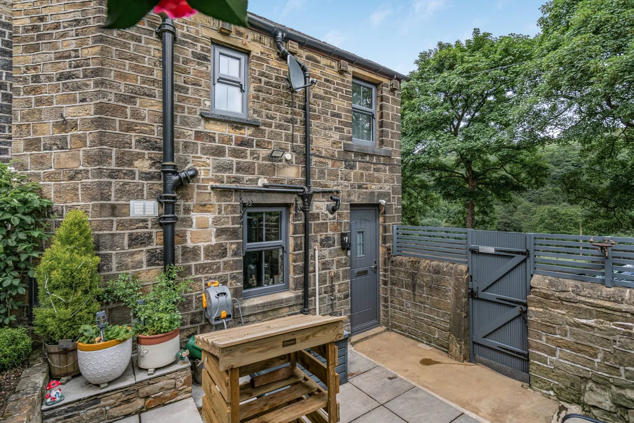 Oldham Road, Rishworth, HX6, photo 22