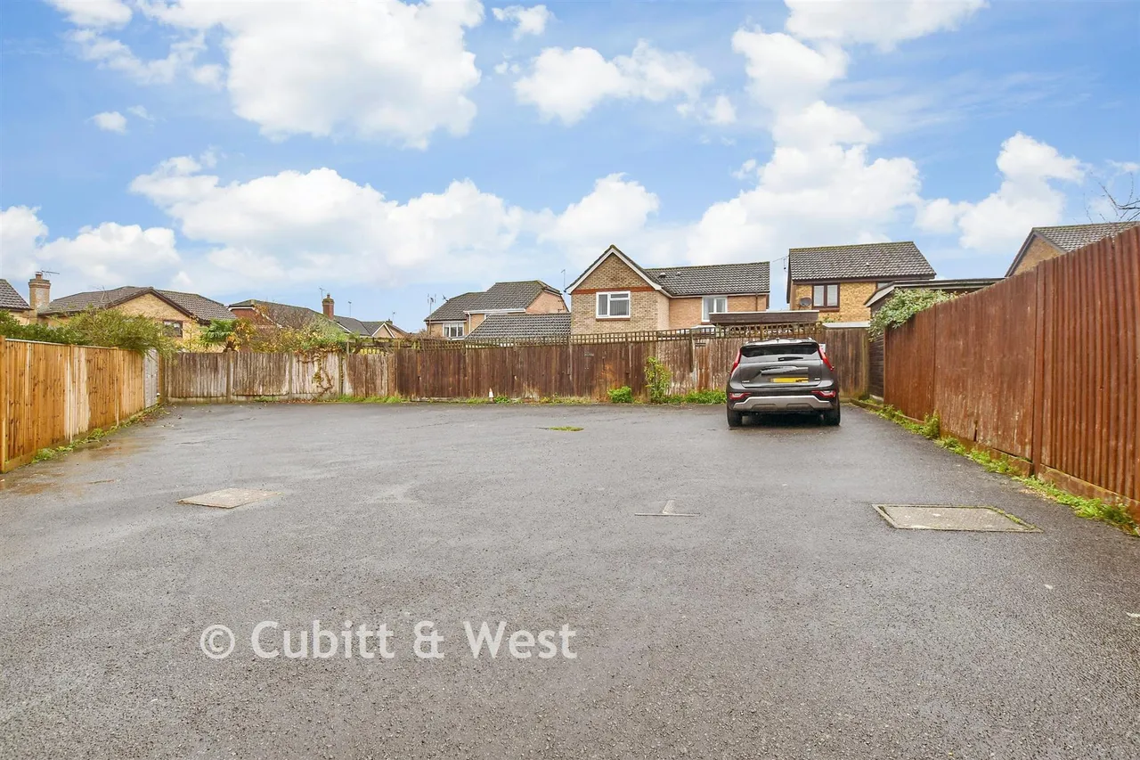 Camelot Close, Southwater, RH13, photo 8