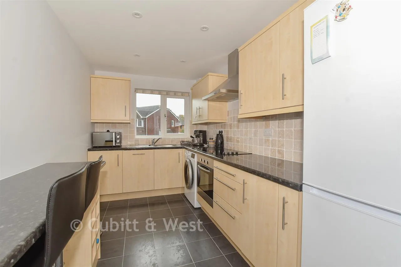 Camelot Close, Southwater, RH13, photo 4