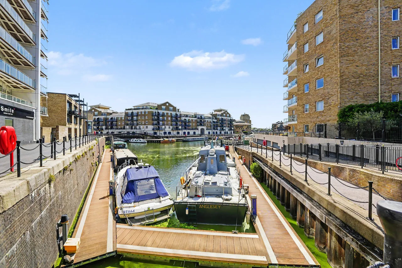 London, E14, photo 5