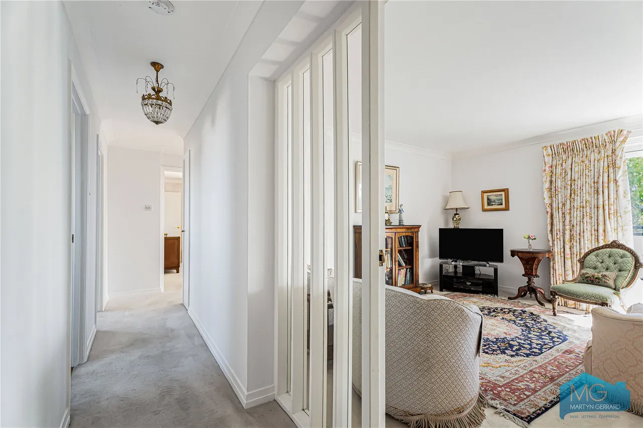 Oakleigh Road North, London, N20, photo 12