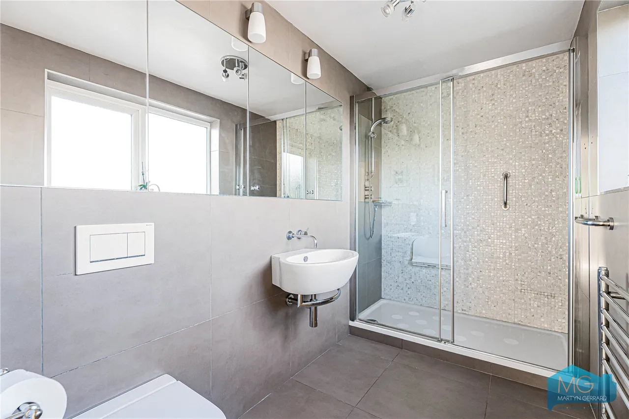 Oakleigh Road North, London, N20, photo 13