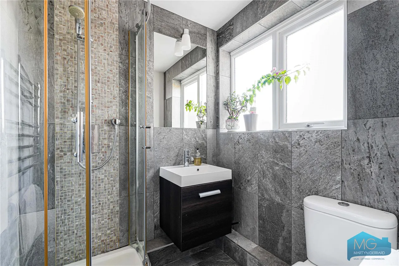 Oakleigh Road North, London, N20, photo 9