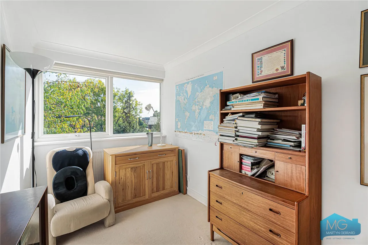 Oakleigh Road North, London, N20, photo 15