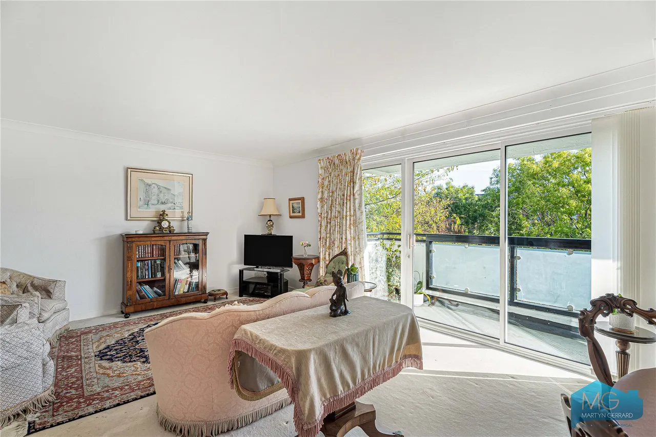 Oakleigh Road North, London, N20, photo 6