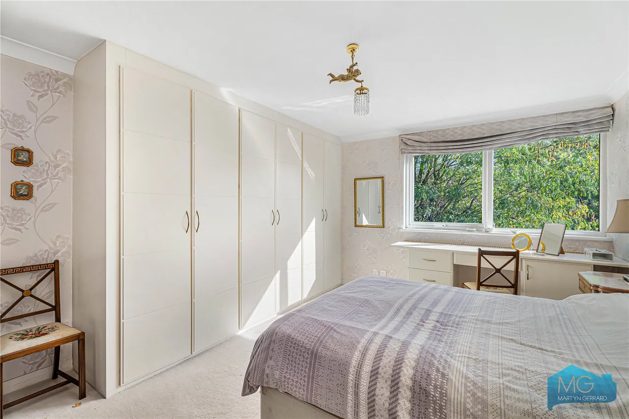 Oakleigh Road North, London, N20, photo 14