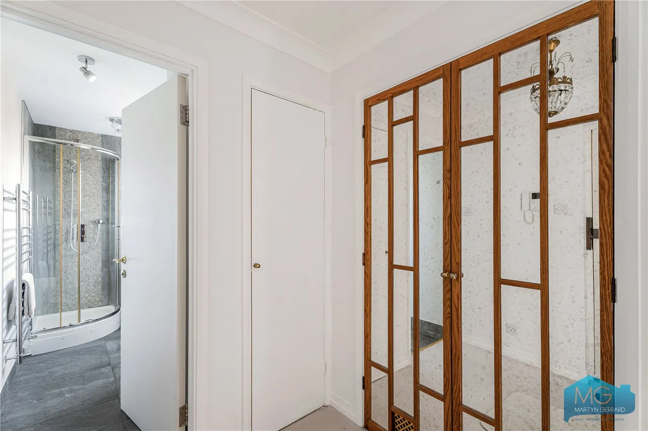 Oakleigh Road North, London, N20, photo 10