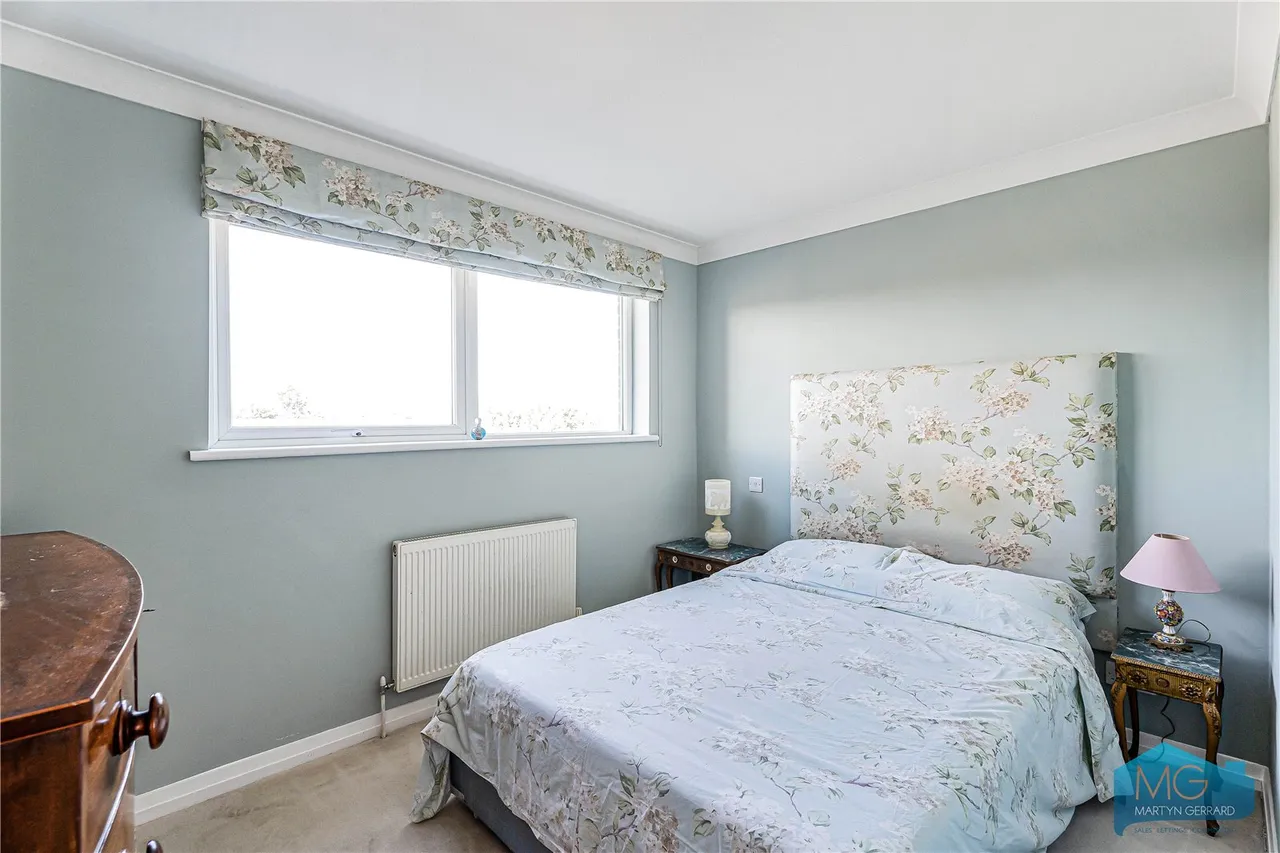 Oakleigh Road North, London, N20, photo 16
