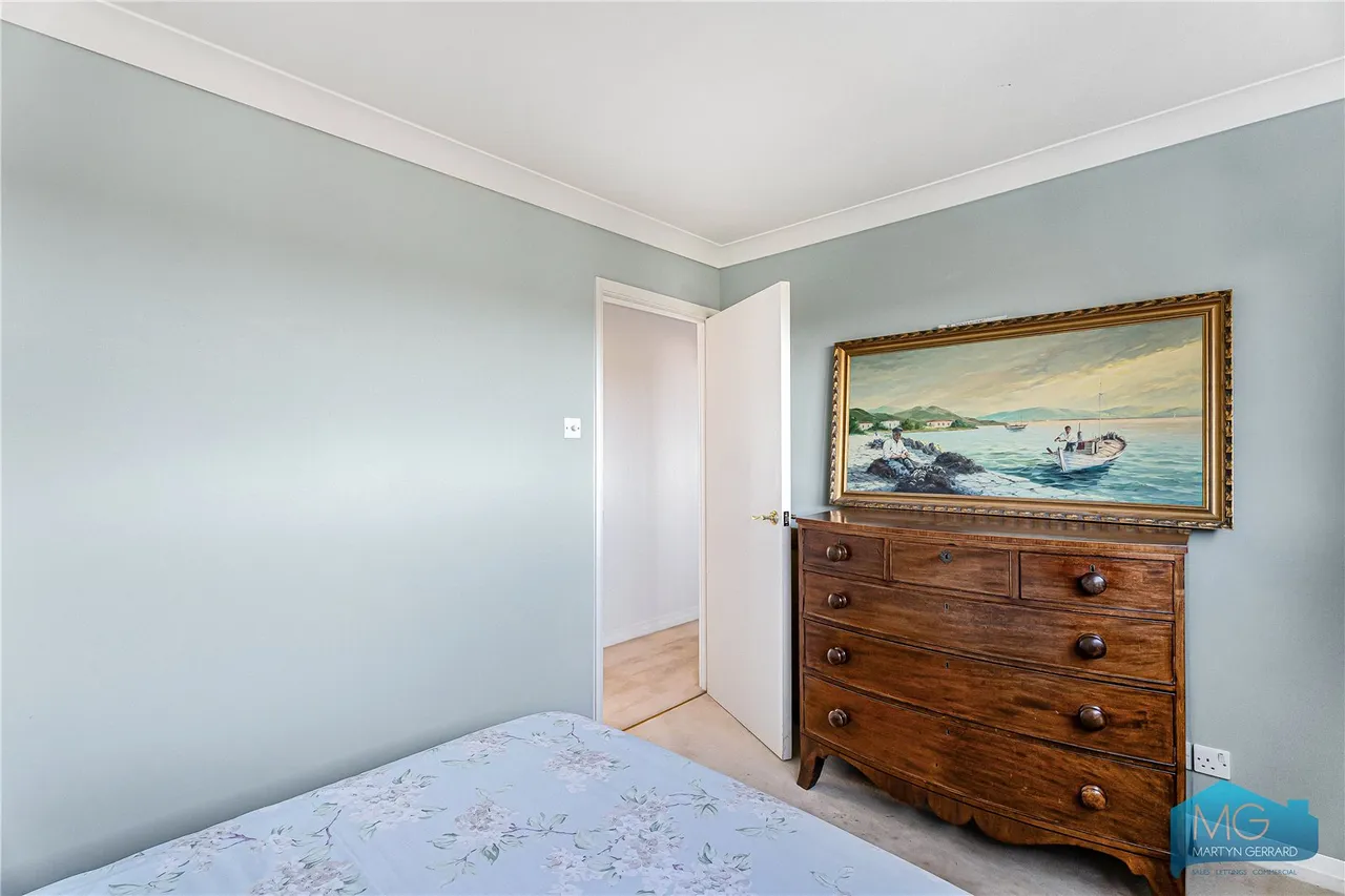 Oakleigh Road North, London, N20, photo 17