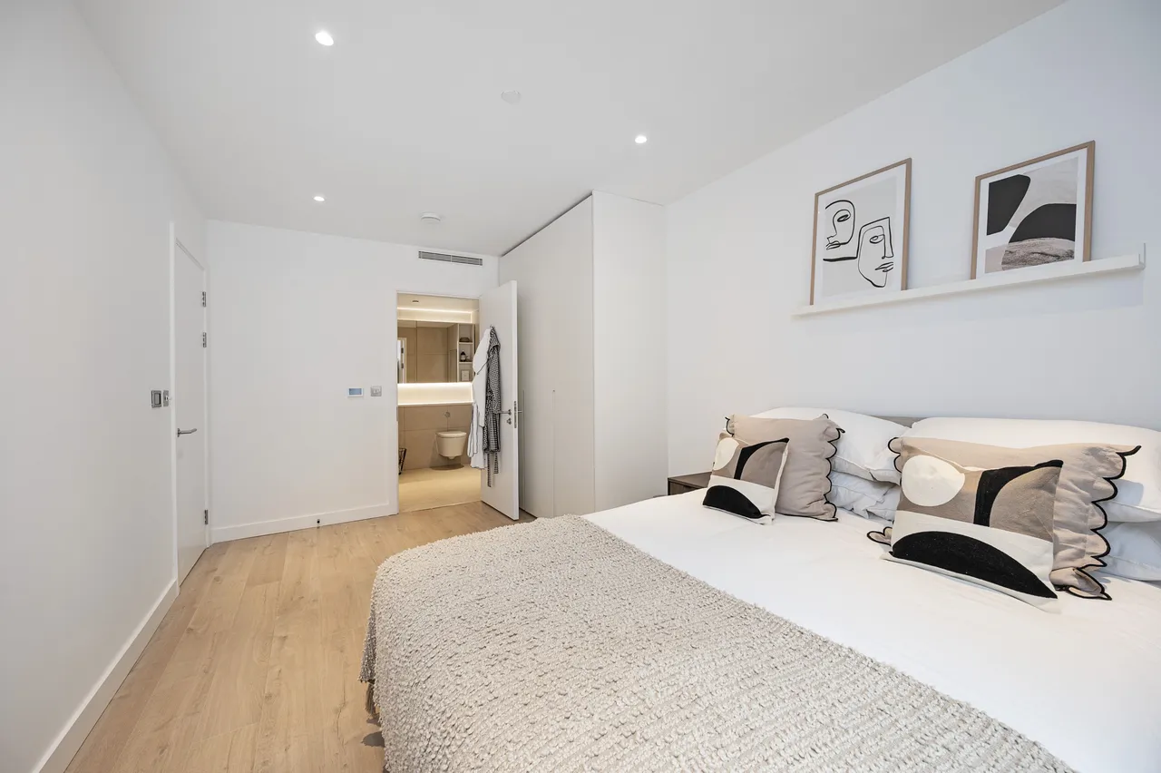 Flat 2401 Alma, 5 New Drum Street, London, photo 10