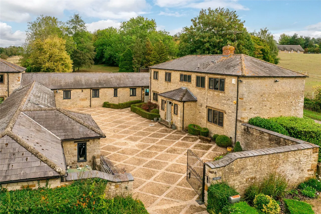 5 bed house for sale, Spring Lane, Alderton, NN12