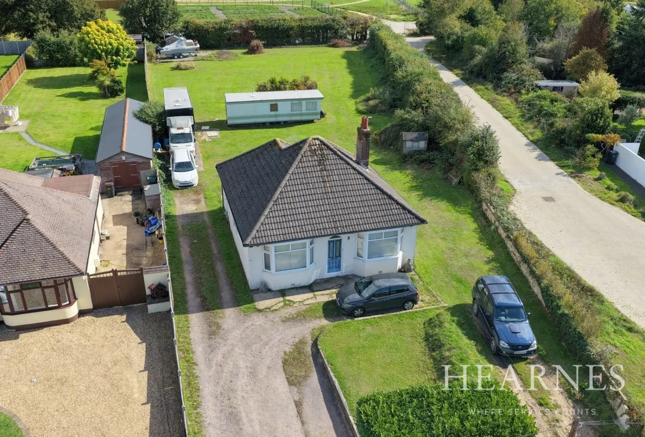 3 bed house for sale, New Road, BH22