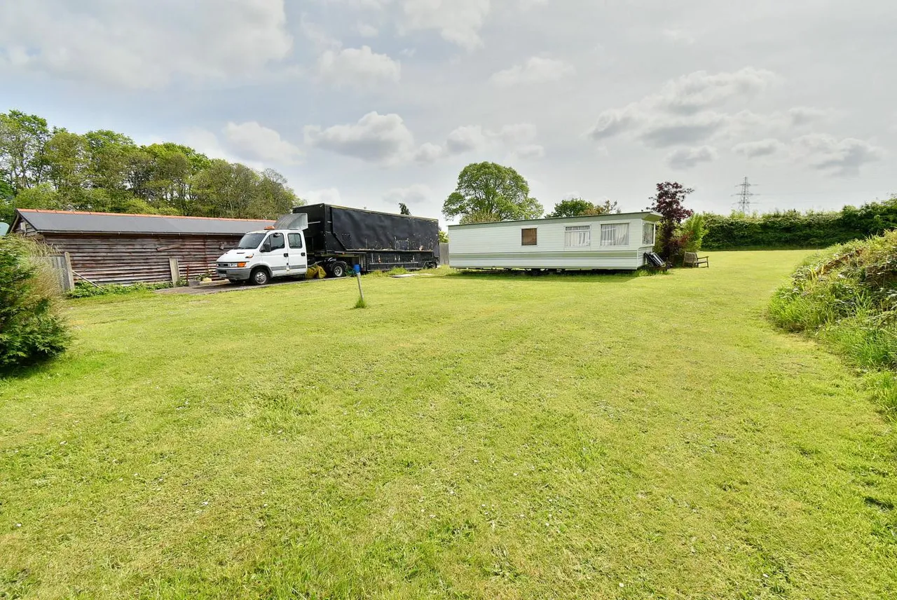 New Road, BH22, photo 15