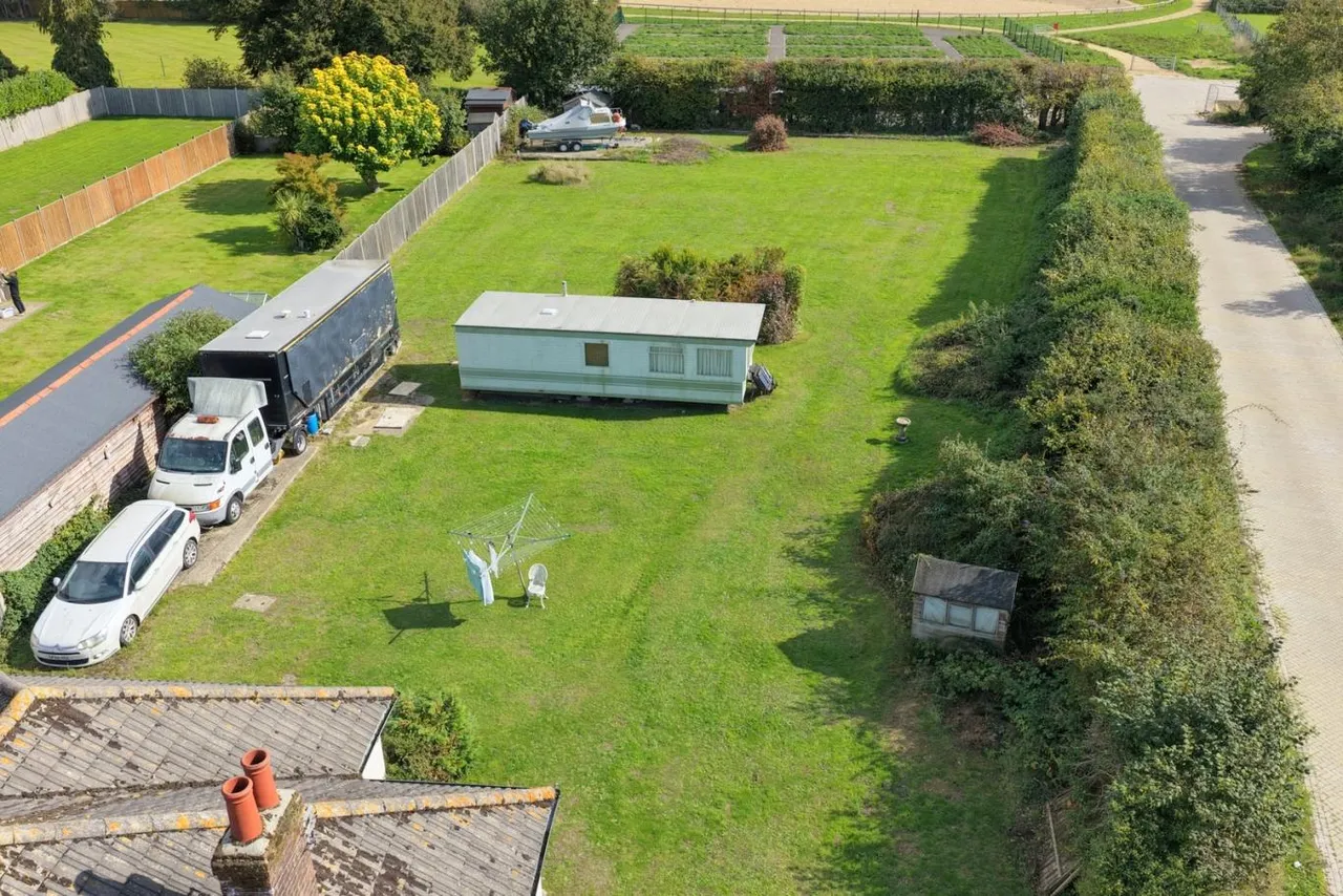 New Road, BH22, photo 2