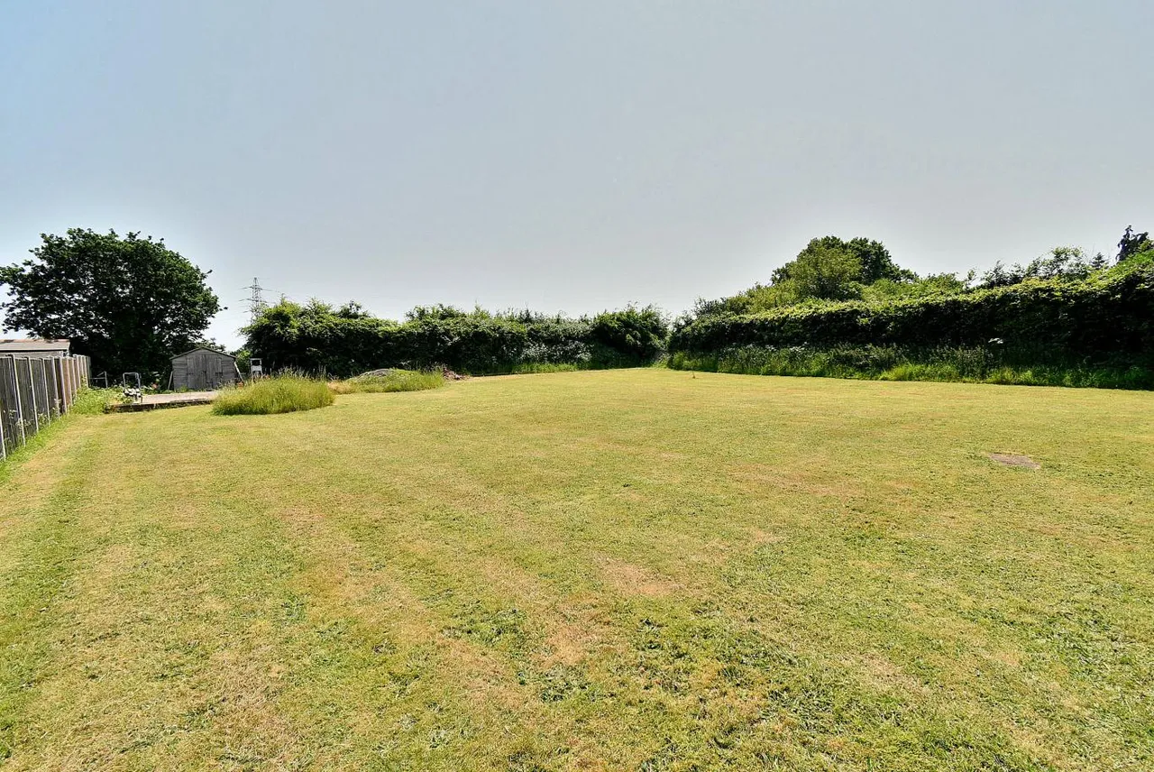New Road, BH22, photo 17