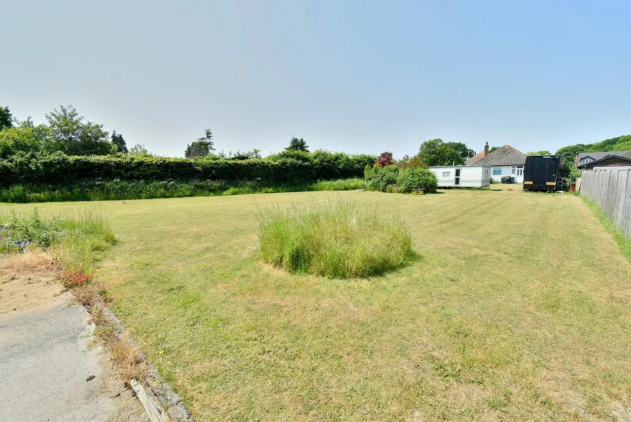 New Road, BH22, photo 16