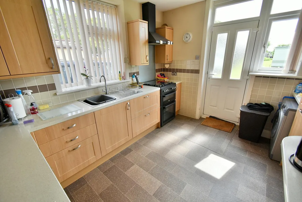 New Road, BH22, photo 7