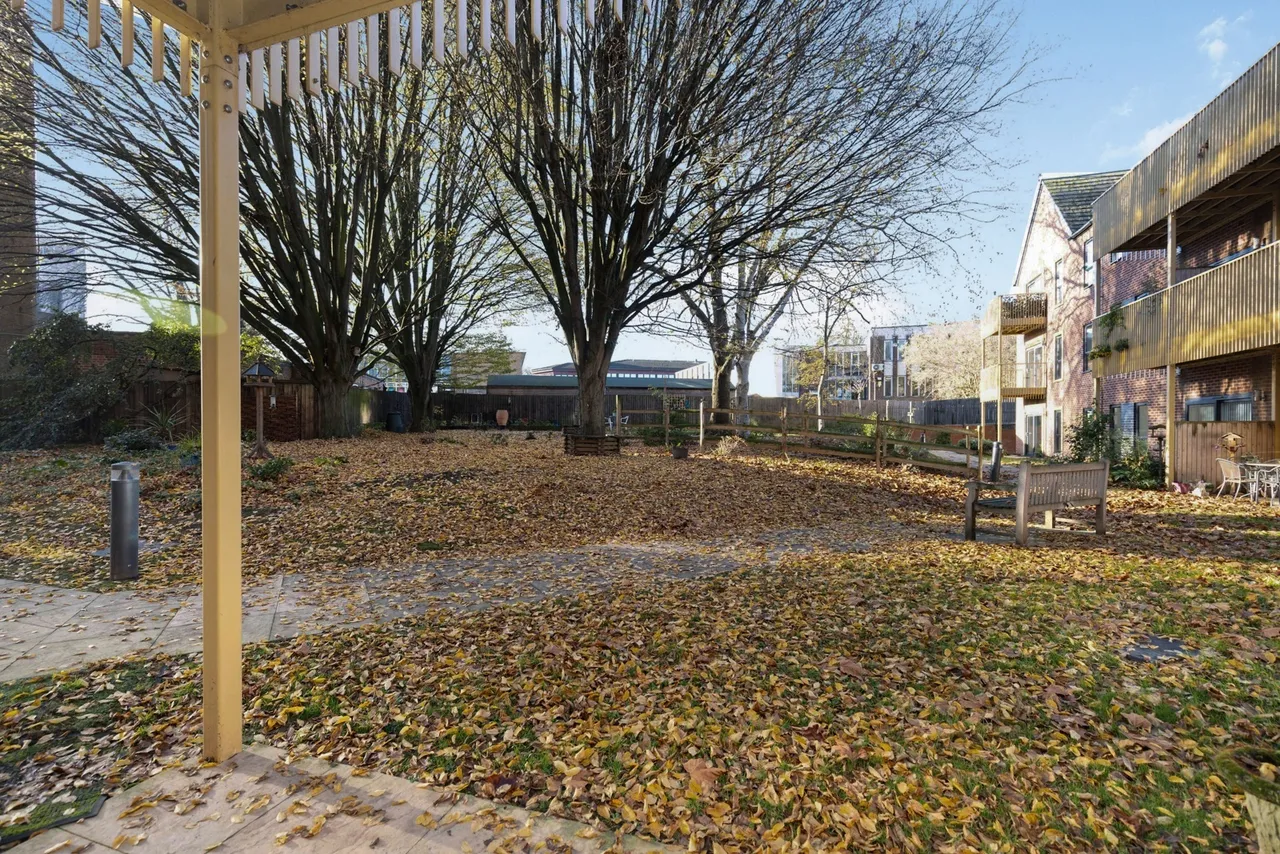 2 bed flat for sale — PARK GARDENS, Bath Road, Banbury, Oxfordshire, OX16