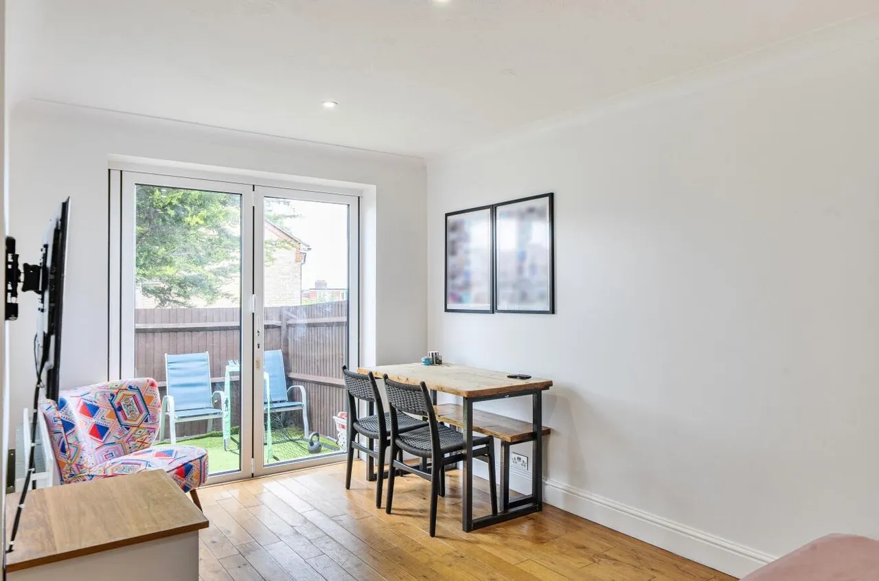 Neville Close, Banstead, SM7 2QZ, photo 3